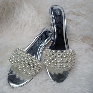 Sugar🔥Pearl Slip On Size 8.5 Kitten Heel